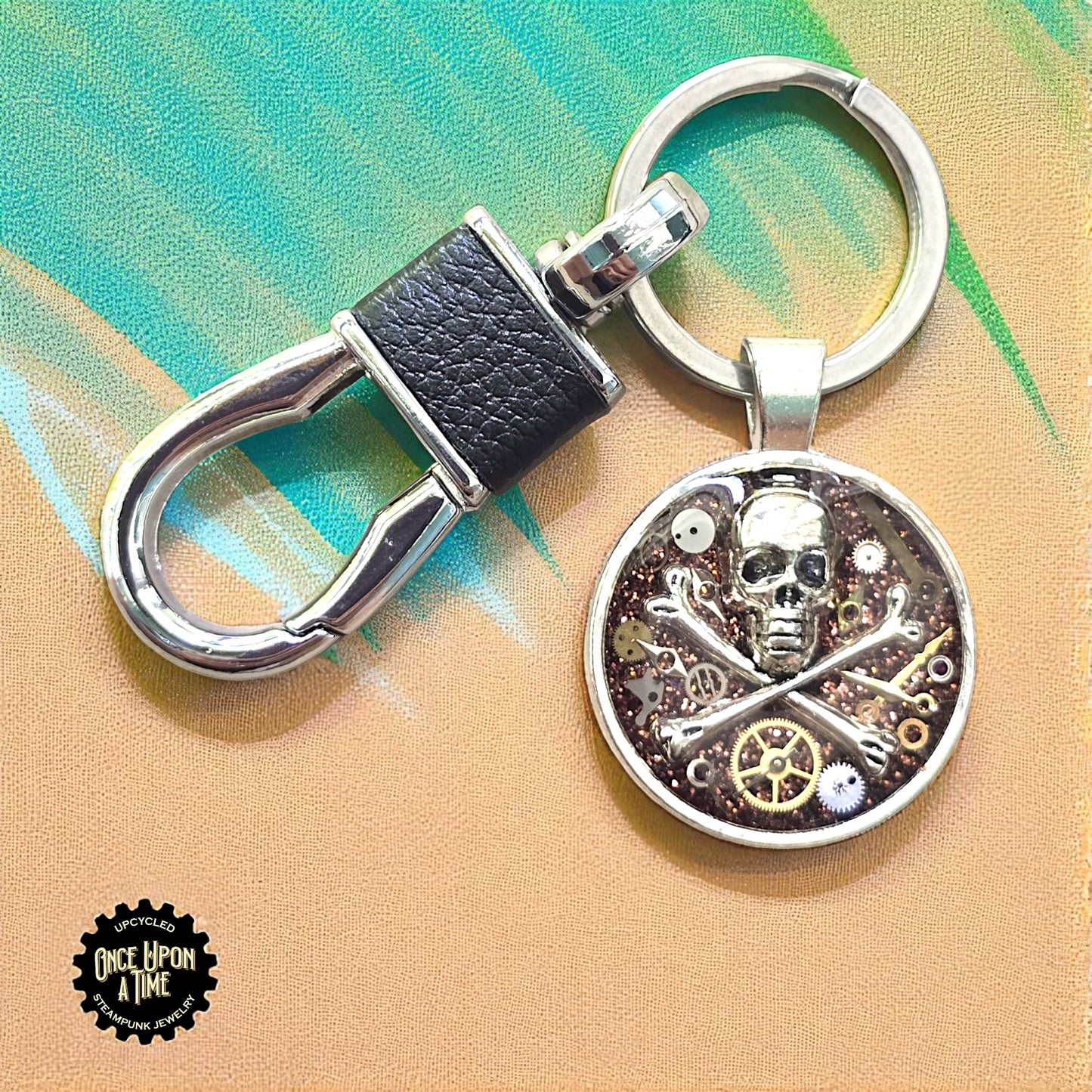 Skull & Crossbones S Round Watch Part Keychain - Pirate